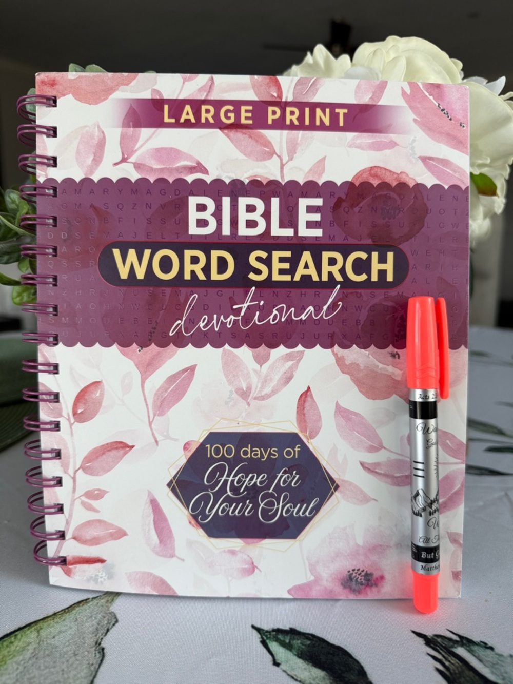 ✨NWT Bible Word Search w/Highlighter Included 🩷